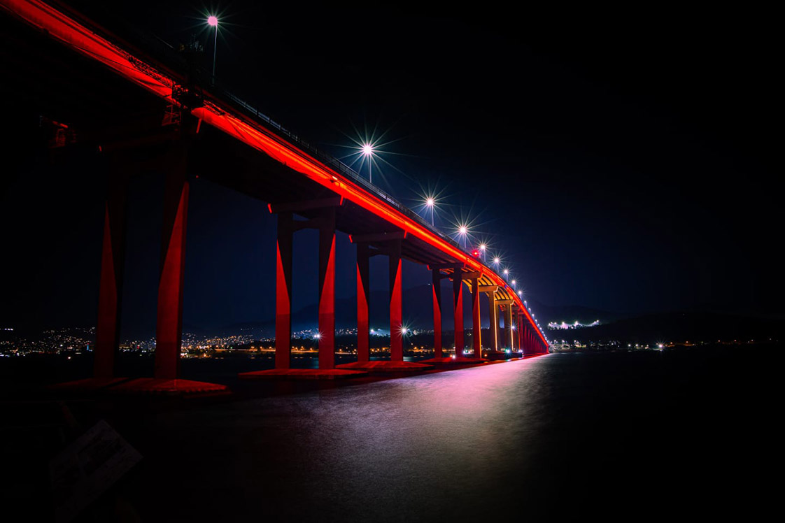 ENTTEC gear controls spectacular Tasman Bridge LED lighting